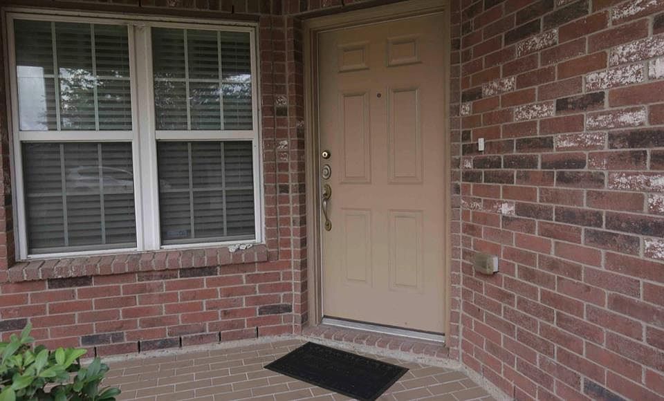 1st image of 911 Westwood Glen Ln