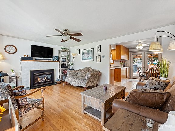3rd image of 1111 10th Street NE