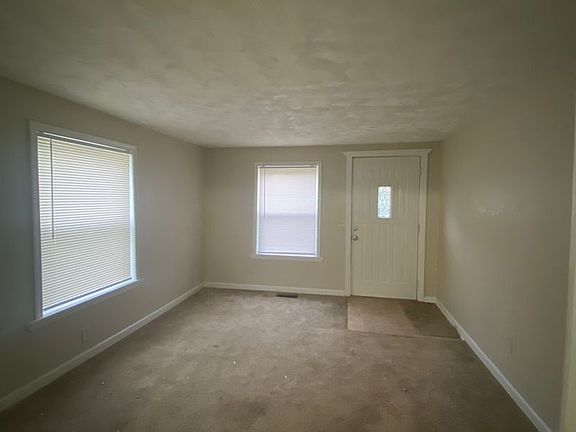3rd image of 813 S Saville Ave