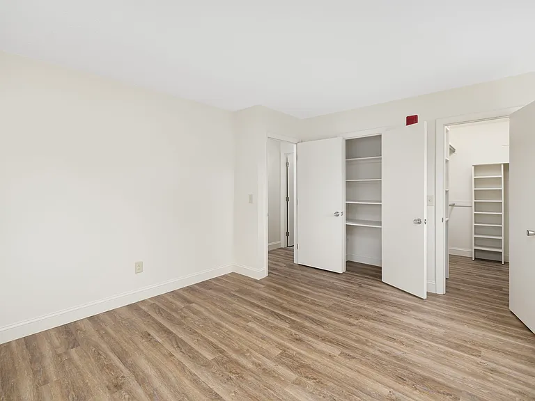 Parkway Cedarhurst Apartments — Photo 9