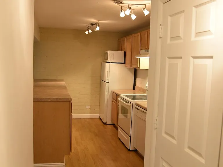 1800 Jefferson Park Ave #8 — Photo 4