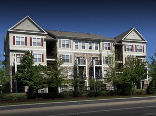 5107 Travis Edward Way APT B, Centreville, VA