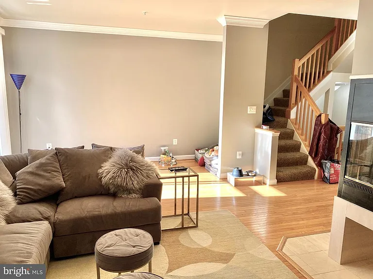 55 Taverngreen Ct — Photo 7