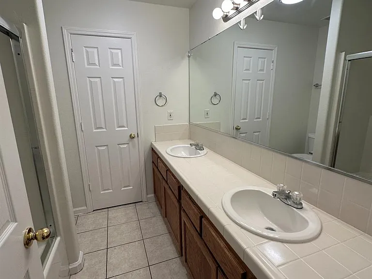 6678 N Western Ave — Photo 24