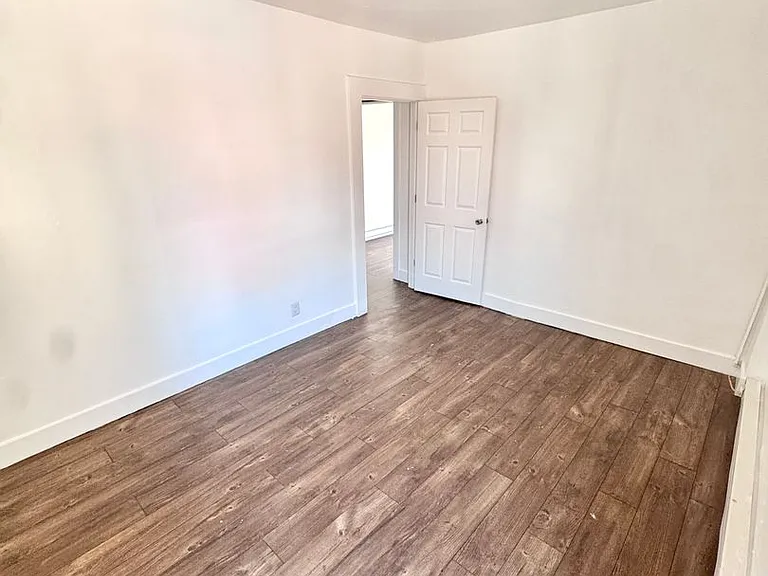 535 W Tilghman St — Photo 18