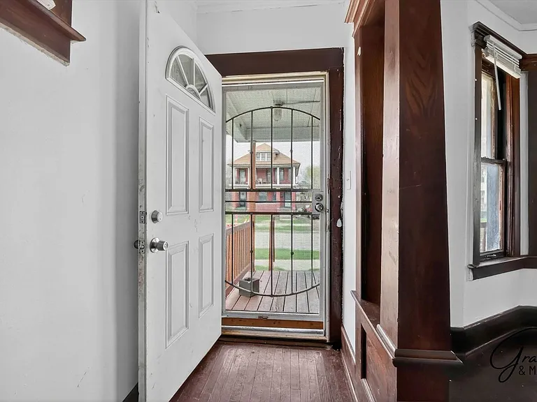 127 W Buena Vis — Photo 3