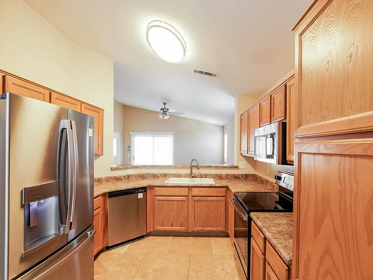 25670 W Saint Kateri Ct — Photo 7