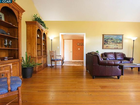 2nd image of 1861 Joseph Dr