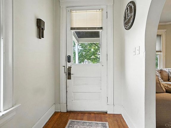 4th image of 4000-4002 Floral Ave #1