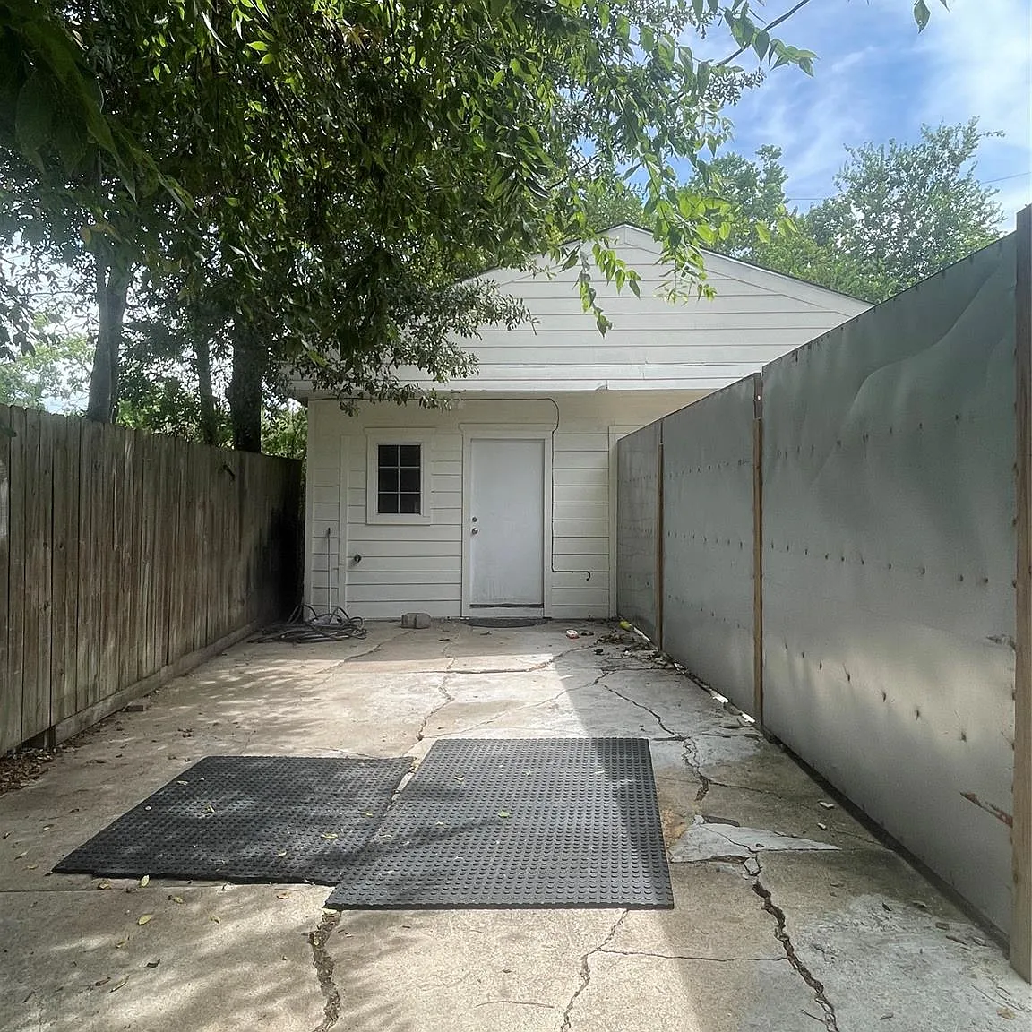 2 bed, 1.0 bath, 648 sqft, $1,350 — Photo 1