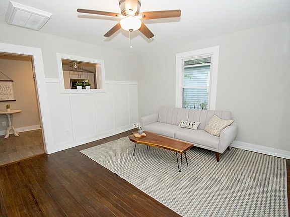 3rd image of 407 E Quincy Ave