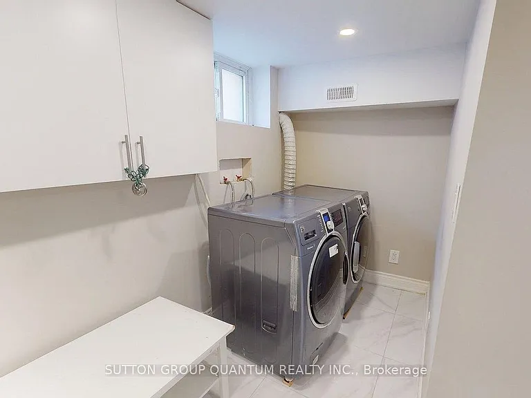 507 Upper James St — Photo 7