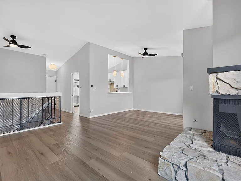 1512 Ashwood Dr — Photo 6