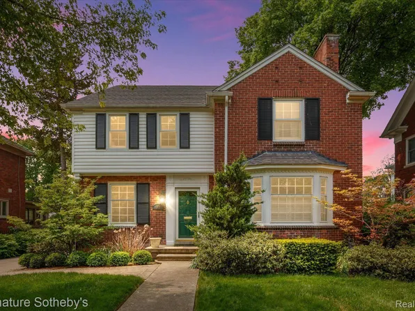 1375 Three Mile Dr, Grosse Pointe Park, MI 48230