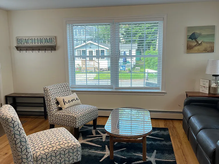 11 Hampton Ave — Photo 8