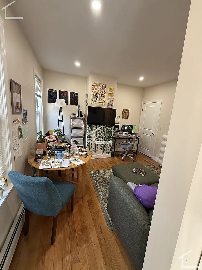 Awesome 1 bed 1 bath in Brookline... Broker fee paid by Landlord — Photo 1