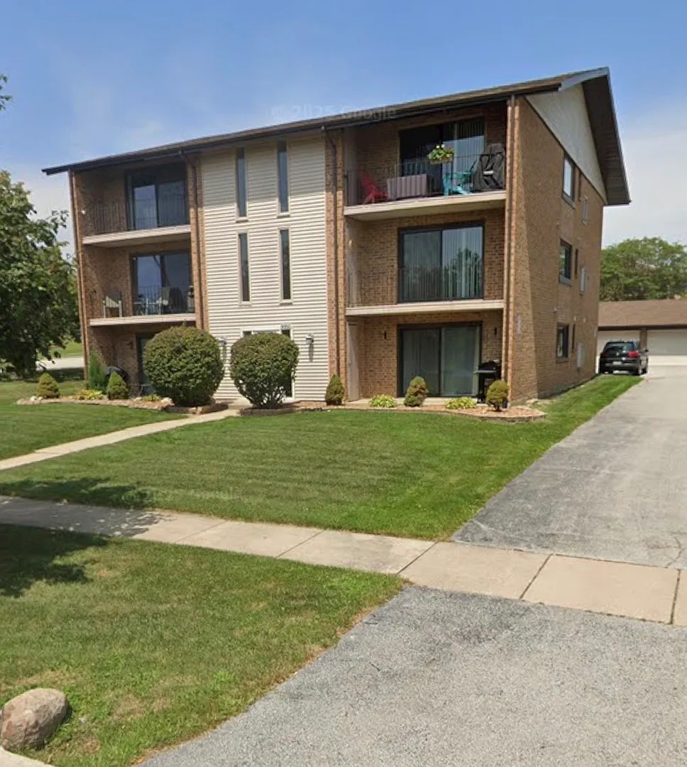 9950 Shady Ln APT 1B photo 1