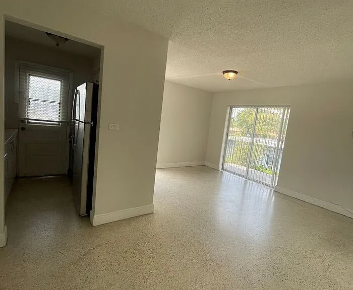 70 SW 30th Ave #12 — Photo 3