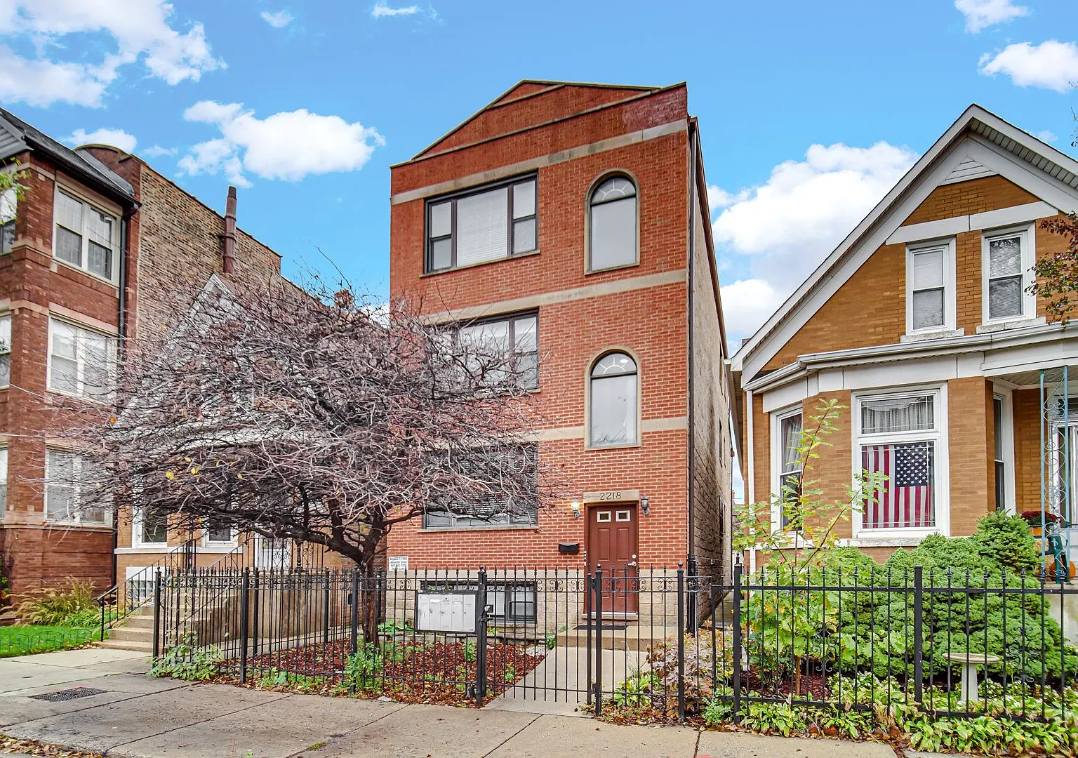 2218 W Augusta Blvd — Photo 2