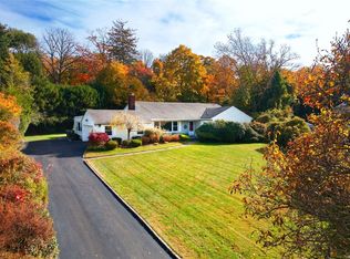 5 Gulls Cv, Manhasset, NY 11030