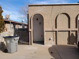 2810 E Glen Dr, El Paso, TX