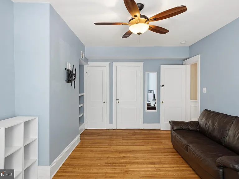214 E University Pkwy — Photo 34