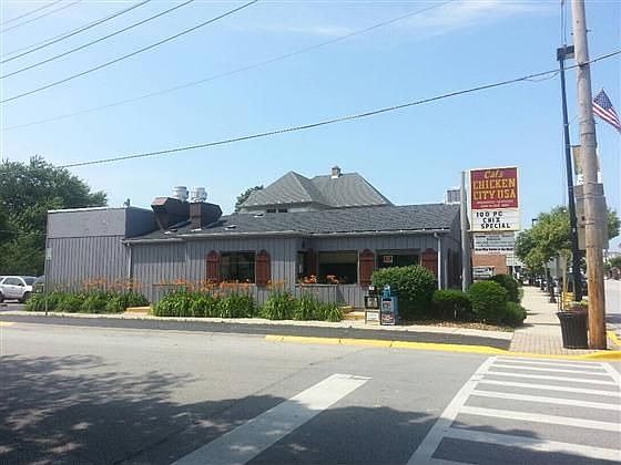 2nd image of 1412 Main St