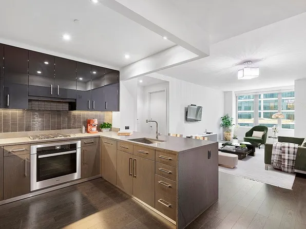 50 Riverside Blvd APT 4U, New York, NY 10069