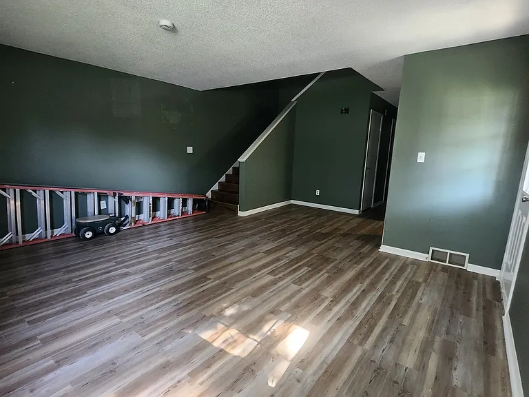 921 6th Ave — Photo 11