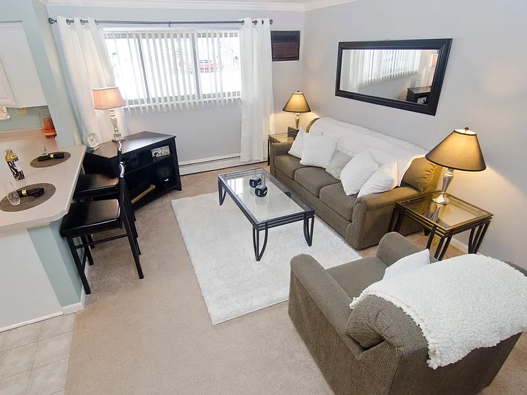 Abbott Pointe Apartments — Photo 8