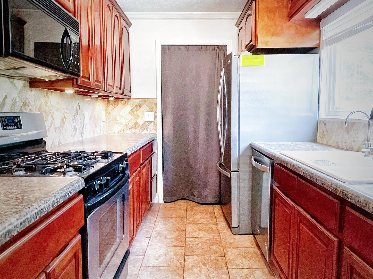 2 bed, 1.5 bath, 1080 sqft, $1,800 — Photo 3