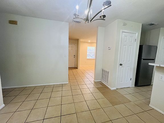 3rd image of 1207 Robert King High Dr