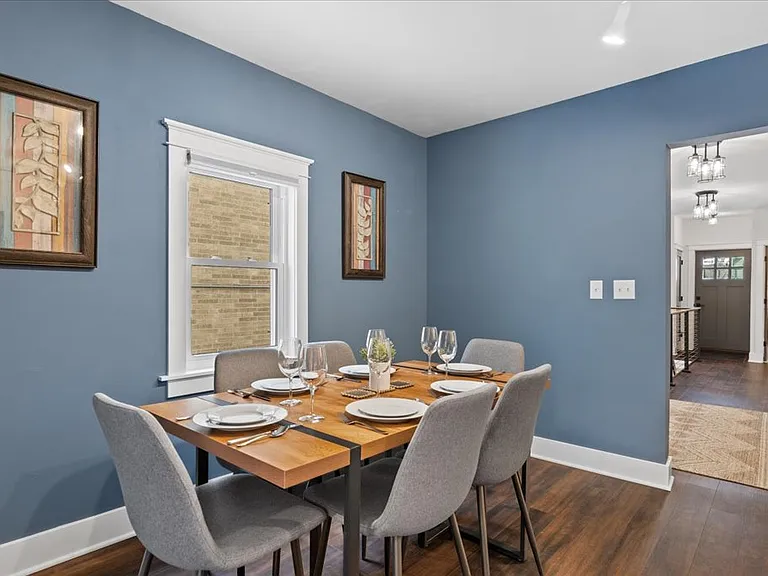 1608 N Astor St — Photo 14