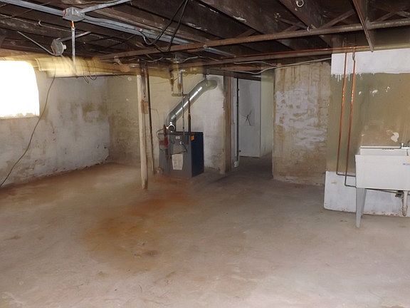 4th image of 14117 Lincoln Ave