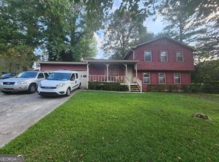 894 Holden Ln, College Park, GA