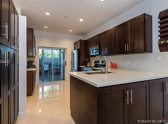 3rd image of 3940 Hyde Park Cir