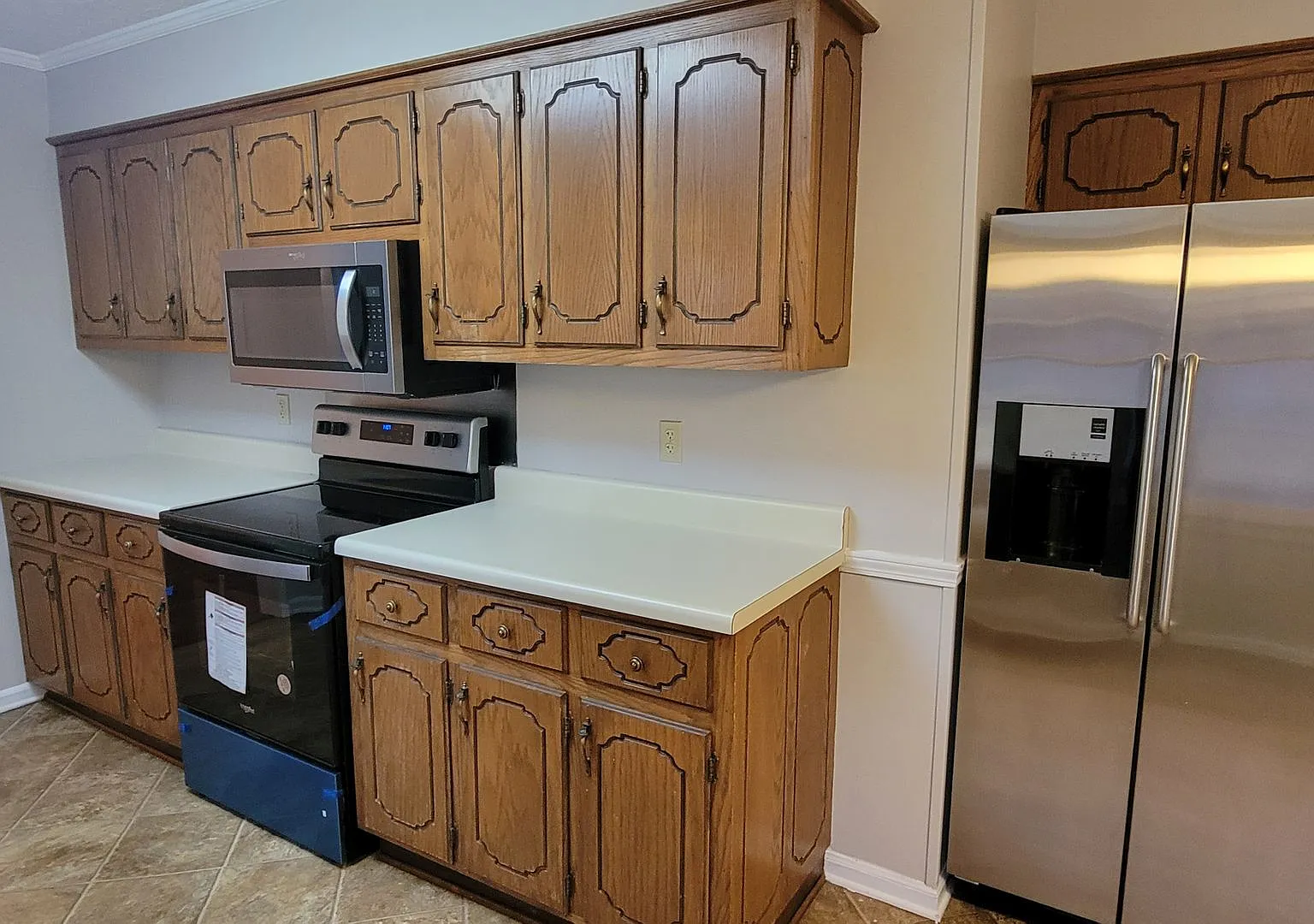 4 Bedroom, 2 bath, 2 car garage — Photo 4