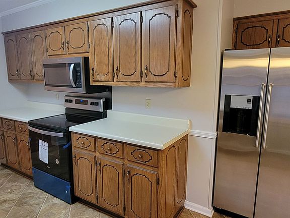 4th image of 253 Chickering Rd