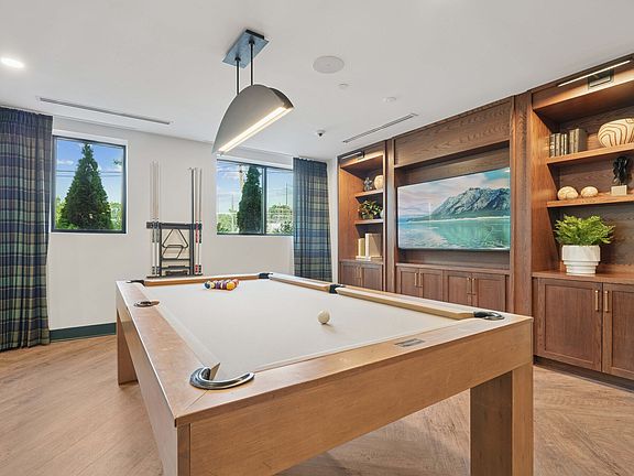 5th image of 363 Hilliard Ave #321