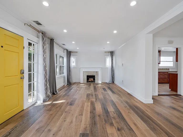 7715 Lexington Ave — Photo 5
