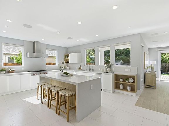 4th image of 3408 South Ct