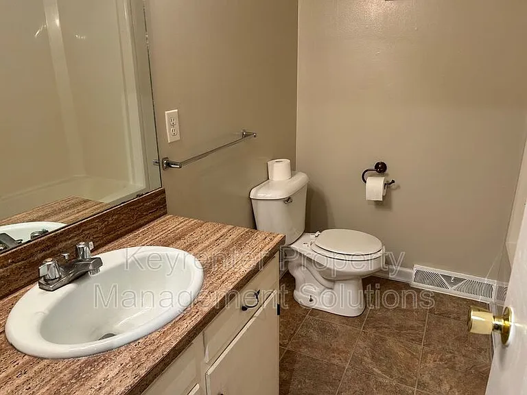 510 Shore Rd — Photo 19