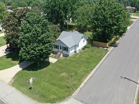 2nd image of 305 N Wabasha