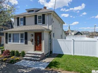 37 Franklin St, Franklin Square, NY 11010