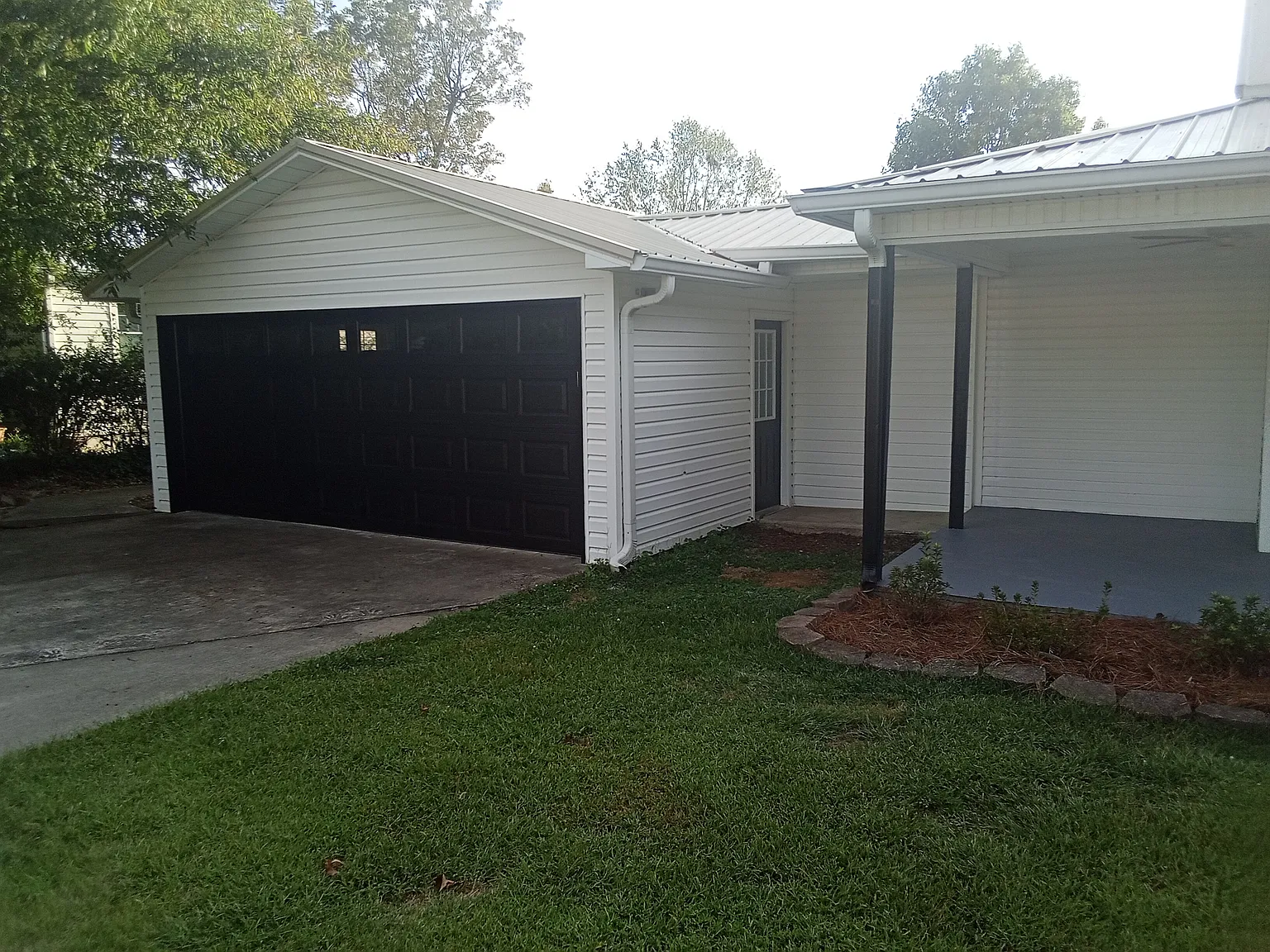 3 bed, 1.5 bath, 1327 sqft, $1,500 — Photo 3