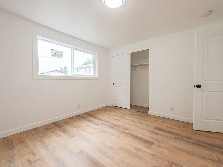 272-288 S Knott St — Photo 13