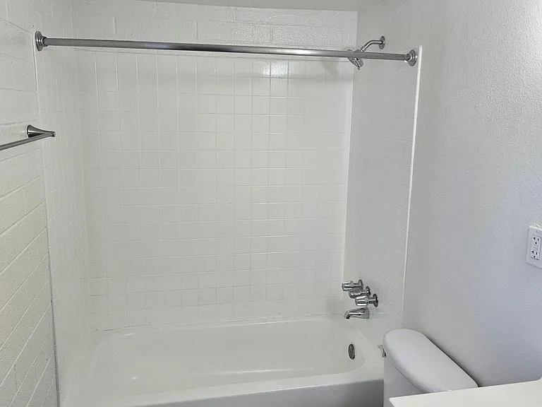 521 E Bethany Home Rd — Photo 10