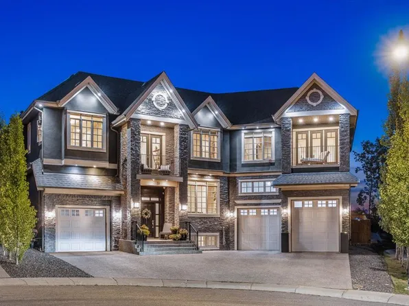 11 SE Elveden Pl SW, Calgary, AB T3H 0L1