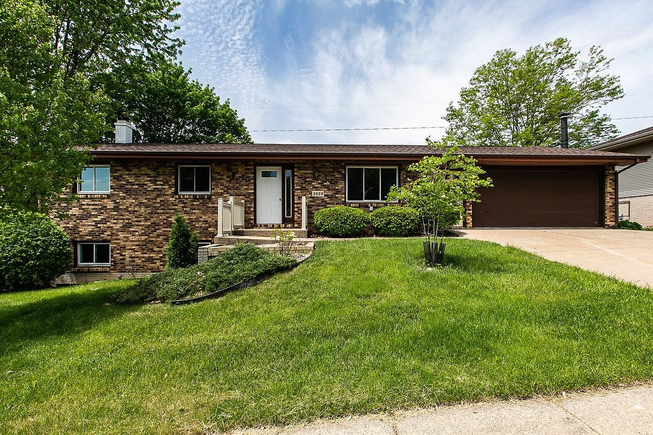 2005 Admiral St, Dubuque, IA 52002 Zillow