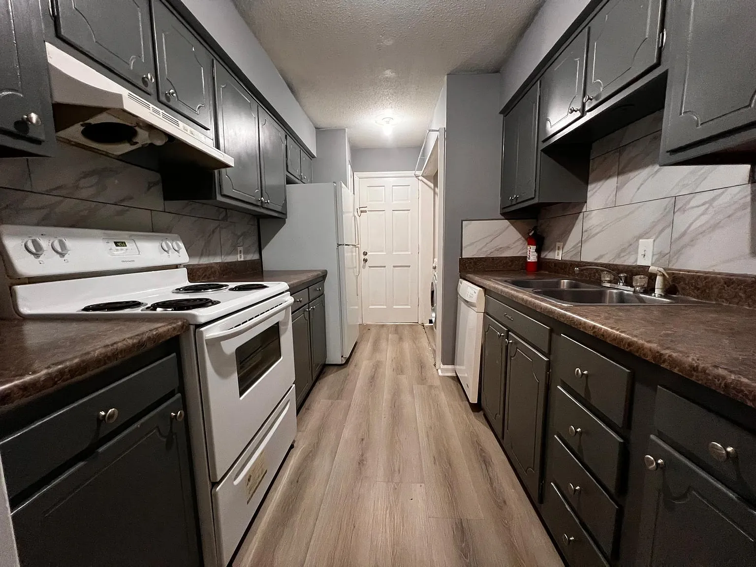 3 bed, 2.0 bath, 1280 sqft, $1,027 — Photo 4
